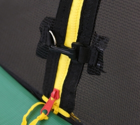 ARLAND Батут премиум 8FT с внутренней страховочной сеткой и лестницей (Dark green) - Защитный карабин для четкой фиксации обеих частей сетки
